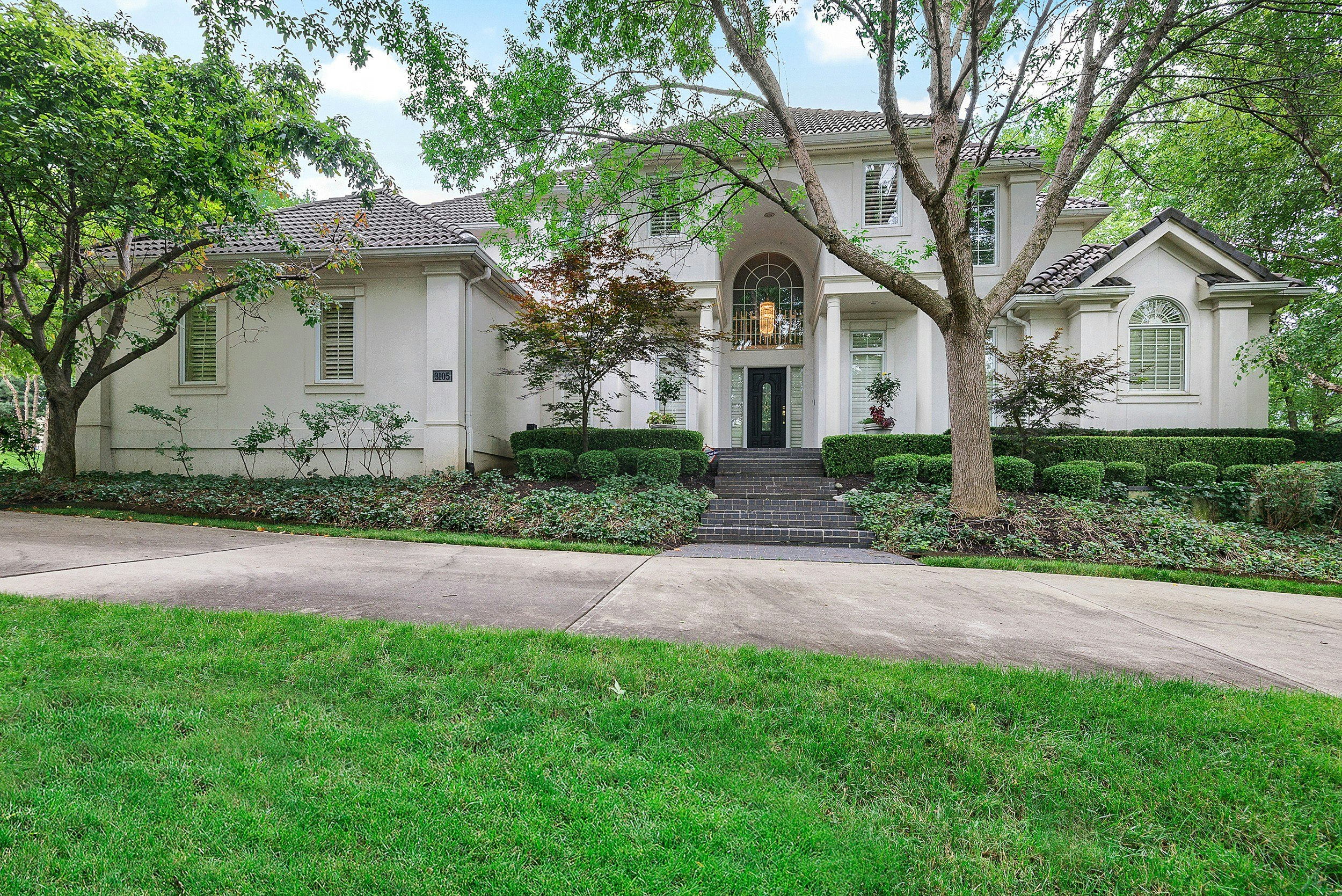 3105 W 117 St, Leawood, KS 66211, Presented by SUZY GOLDSTEIN MARJORIE